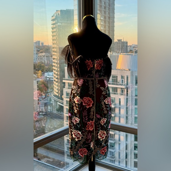 🆕 BRONX & BANCO 🧿 NWOT Melia Floral Embroidered Midi Dress, Sz M / US 6 - Picture 4 of 16